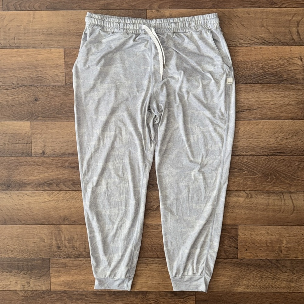 Vuori Size Large Heathered Grey Camo Print Performance Jogger Pant Comfy Casual